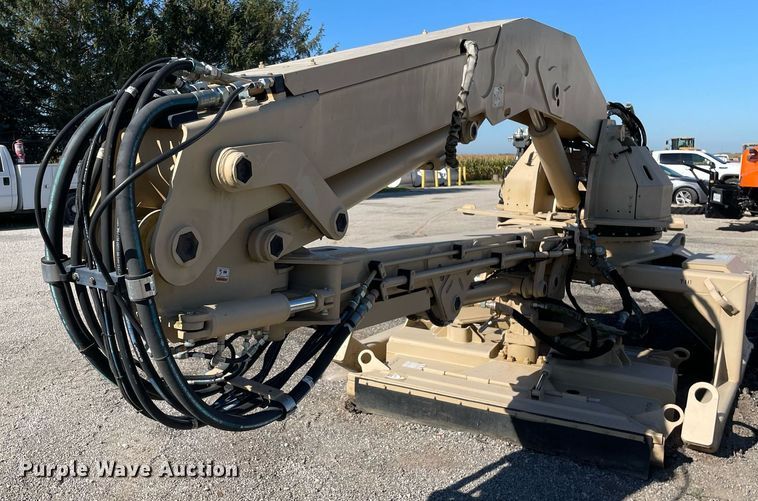 image for item DL3966 2016 Caterpillar  boom mower system