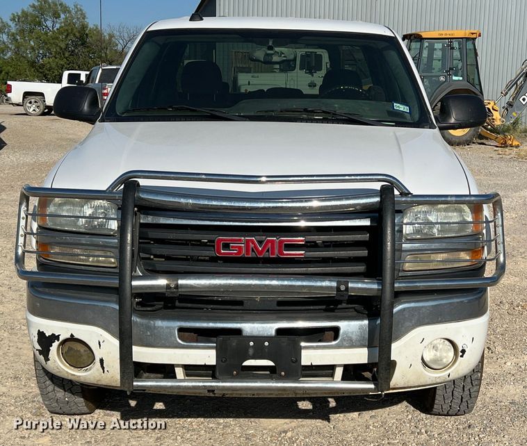 image for item DN3119 2005 GMC Sierra 2500HD  Crew Cab pickup truck