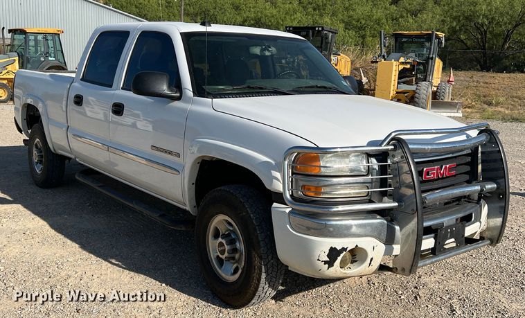 image for item DN3119 2005 GMC Sierra 2500HD  Crew Cab pickup truck