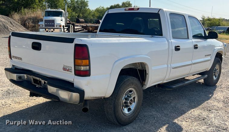 image for item DN3119 2005 GMC Sierra 2500HD  Crew Cab pickup truck