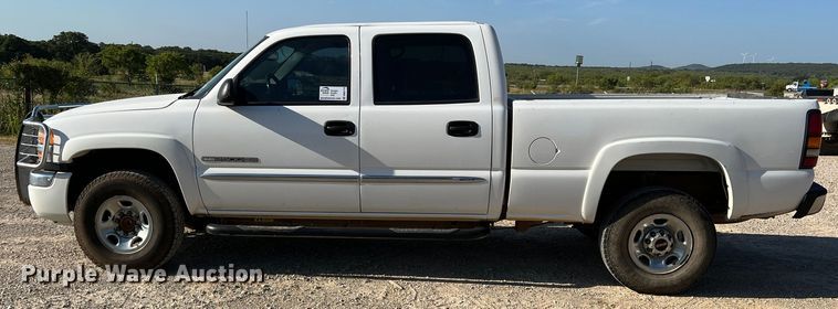 image for item DN3119 2005 GMC Sierra 2500HD  Crew Cab pickup truck