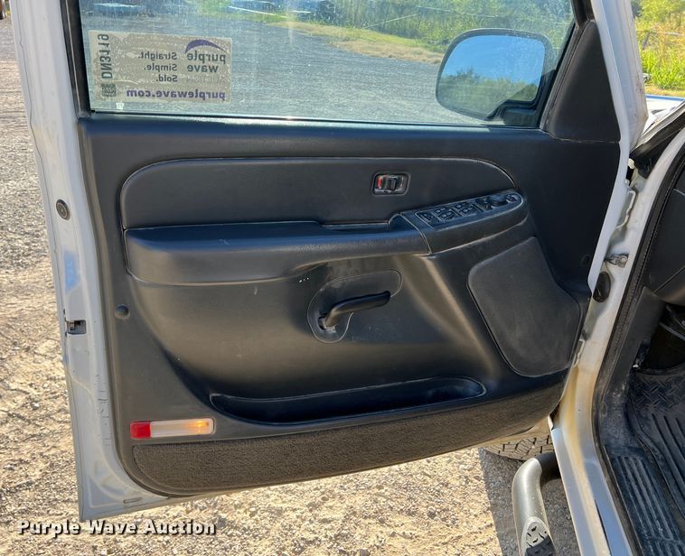 image for item DN3119 2005 GMC Sierra 2500HD  Crew Cab pickup truck