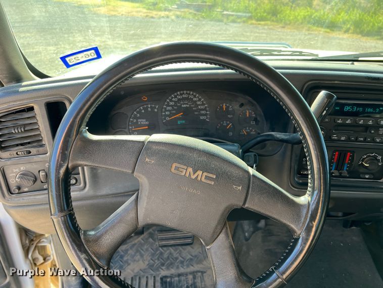 image for item DN3119 2005 GMC Sierra 2500HD  Crew Cab pickup truck