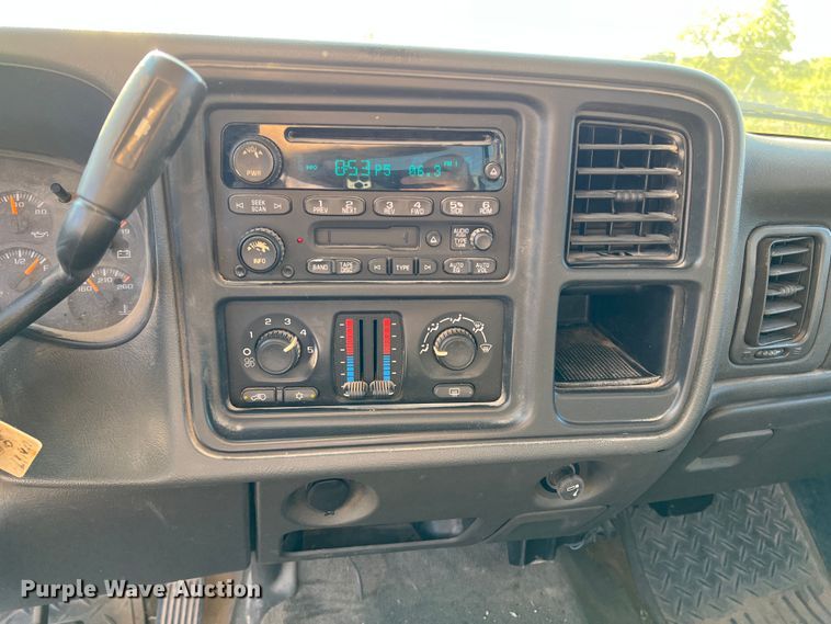 image for item DN3119 2005 GMC Sierra 2500HD  Crew Cab pickup truck