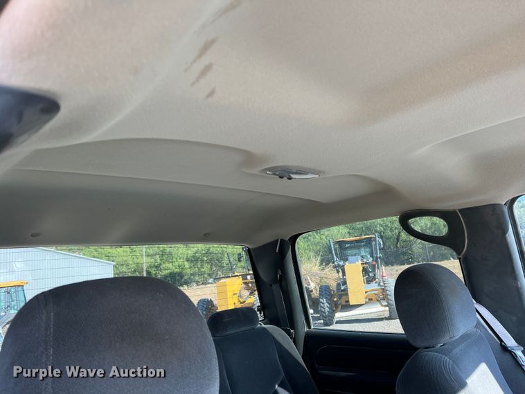 image for item DN3119 2005 GMC Sierra 2500HD  Crew Cab pickup truck