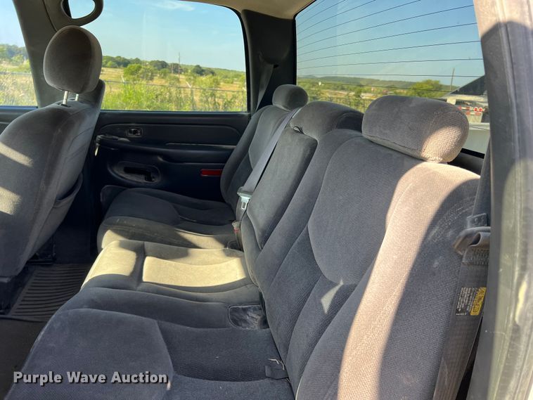 image for item DN3119 2005 GMC Sierra 2500HD  Crew Cab pickup truck