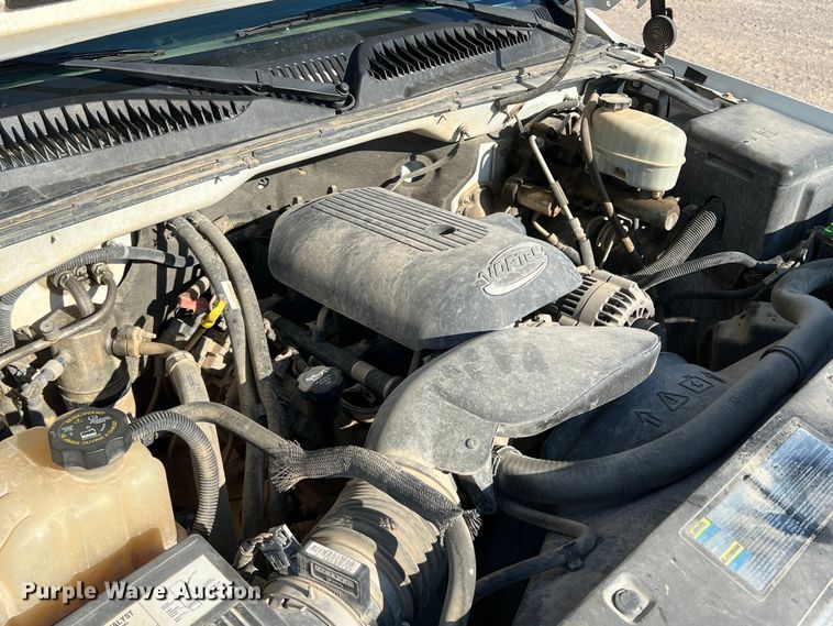 image for item DN3119 2005 GMC Sierra 2500HD  Crew Cab pickup truck