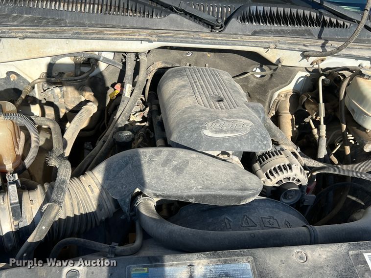 image for item DN3119 2005 GMC Sierra 2500HD  Crew Cab pickup truck