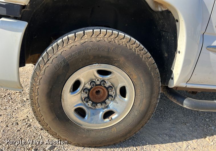 image for item DN3119 2005 GMC Sierra 2500HD  Crew Cab pickup truck