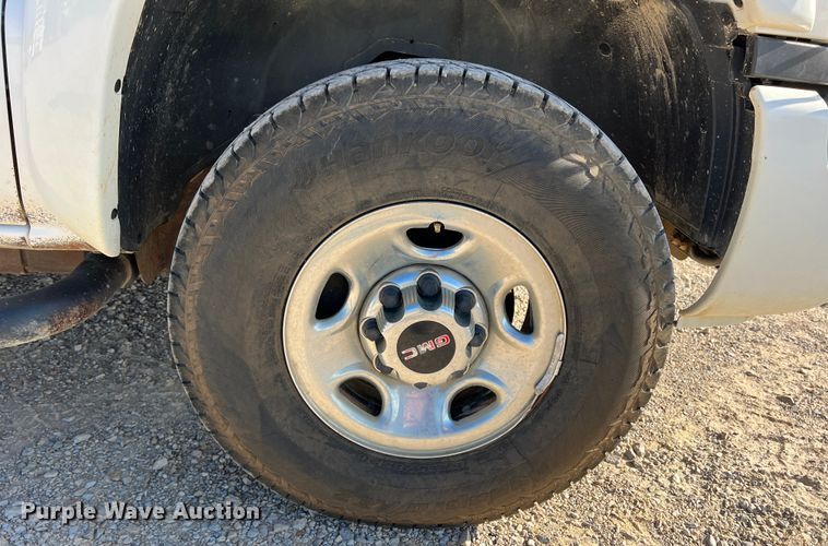 image for item DN3119 2005 GMC Sierra 2500HD  Crew Cab pickup truck