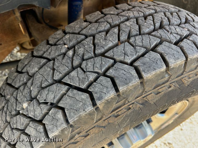 image for item DN3119 2005 GMC Sierra 2500HD  Crew Cab pickup truck