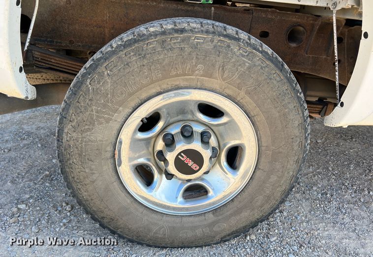 image for item DN3119 2005 GMC Sierra 2500HD  Crew Cab pickup truck