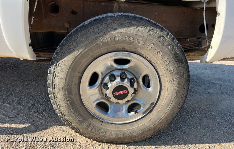 image for item DN3119 2005 GMC Sierra 2500HD  Crew Cab pickup truck