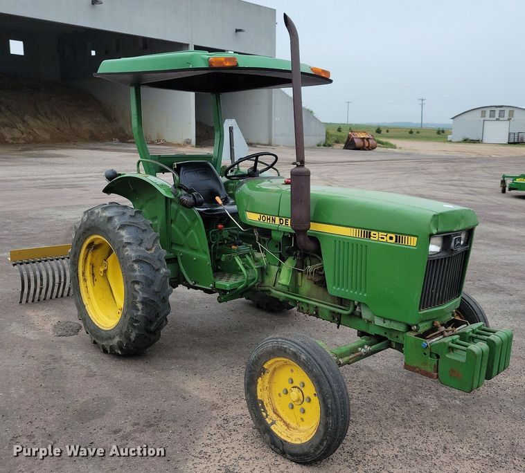 image for item DN4092 1980 John Deere 950  tractor
