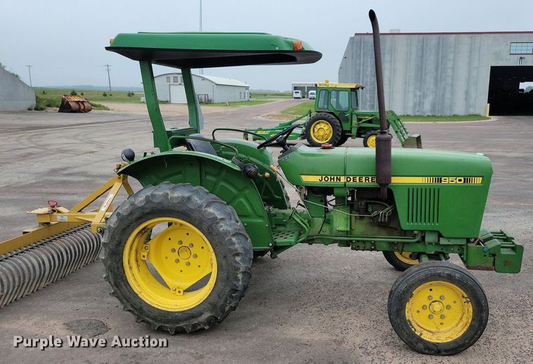 image for item DN4092 1980 John Deere 950  tractor