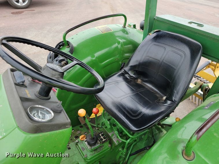 image for item DN4092 1980 John Deere 950  tractor