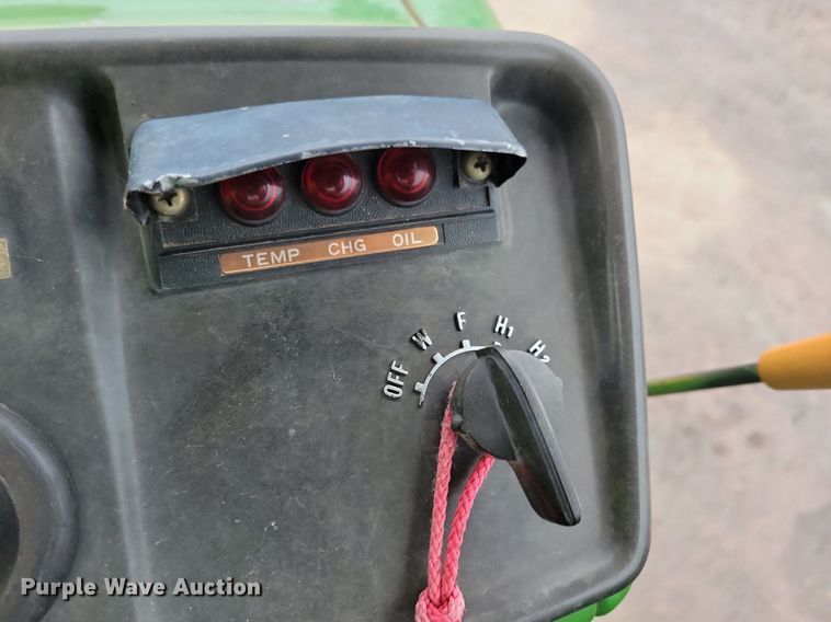 image for item DN4092 1980 John Deere 950  tractor