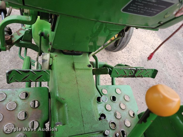 image for item DN4092 1980 John Deere 950  tractor