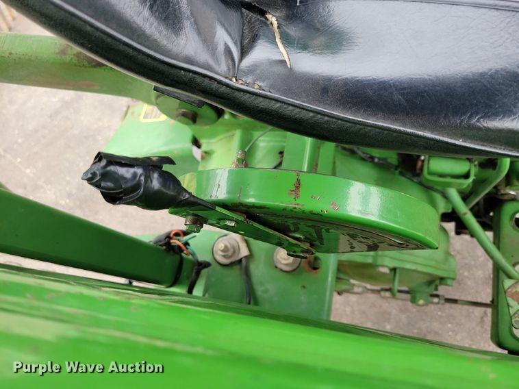 image for item DN4092 1980 John Deere 950  tractor