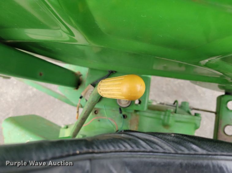 image for item DN4092 1980 John Deere 950  tractor