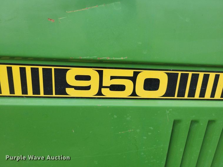 image for item DN4092 1980 John Deere 950  tractor