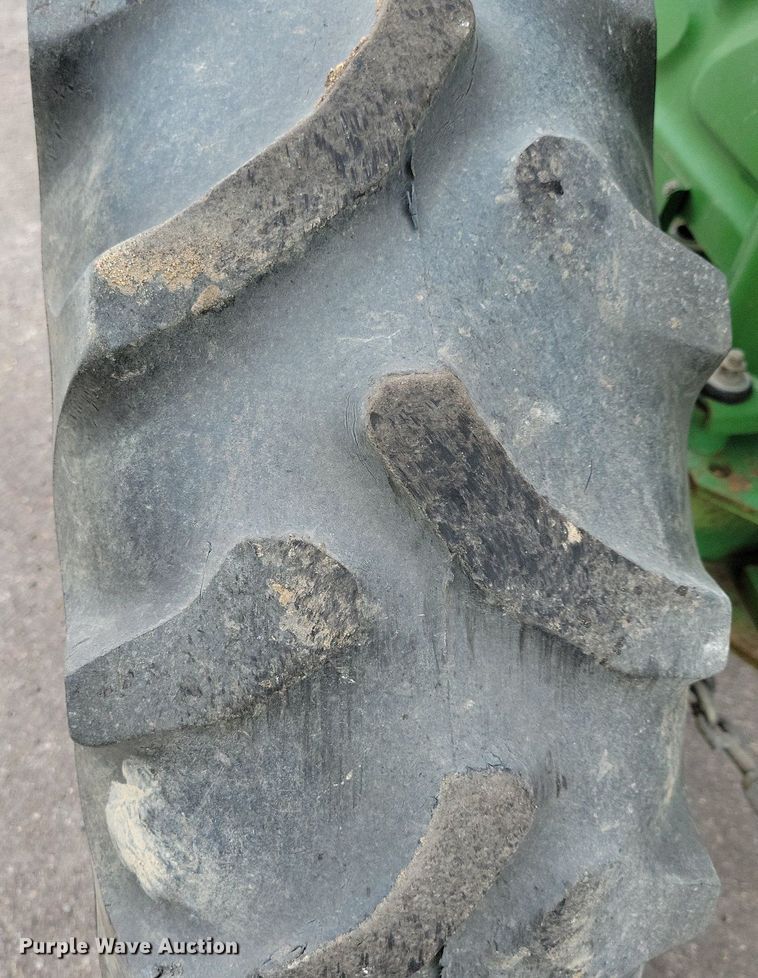 image for item DN4092 1980 John Deere 950  tractor