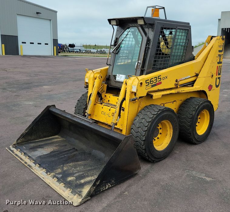image for item DN4094 1999 Gehl 5635DX  skid steer loader