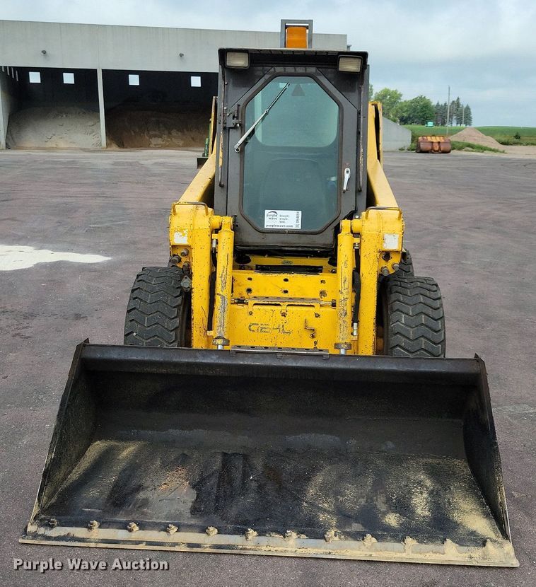 image for item DN4094 1999 Gehl 5635DX  skid steer loader