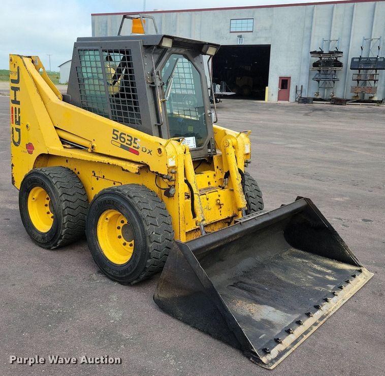 image for item DN4094 1999 Gehl 5635DX  skid steer loader