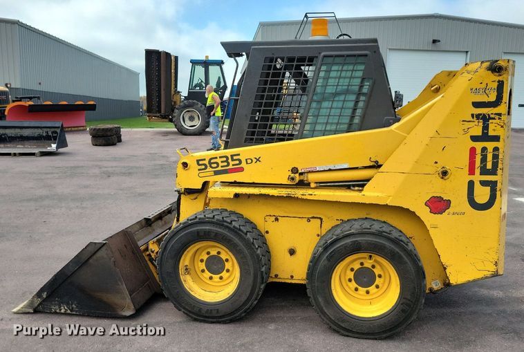 image for item DN4094 1999 Gehl 5635DX  skid steer loader