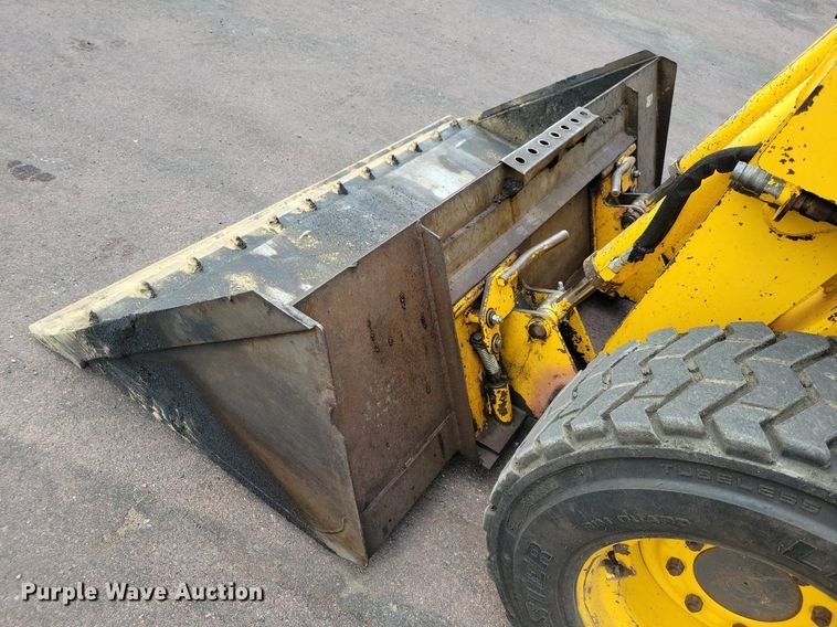 image for item DN4094 1999 Gehl 5635DX  skid steer loader