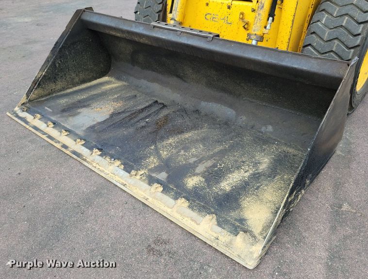 image for item DN4094 1999 Gehl 5635DX  skid steer loader