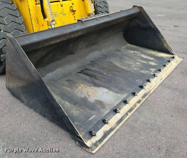 image for item DN4094 1999 Gehl 5635DX  skid steer loader