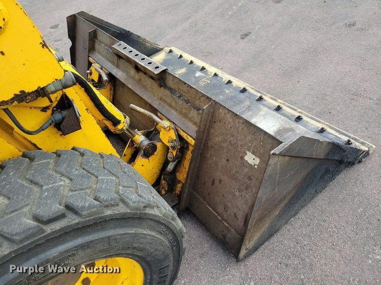 image for item DN4094 1999 Gehl 5635DX  skid steer loader