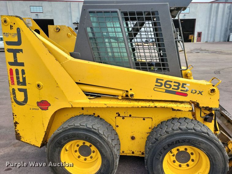 image for item DN4094 1999 Gehl 5635DX  skid steer loader