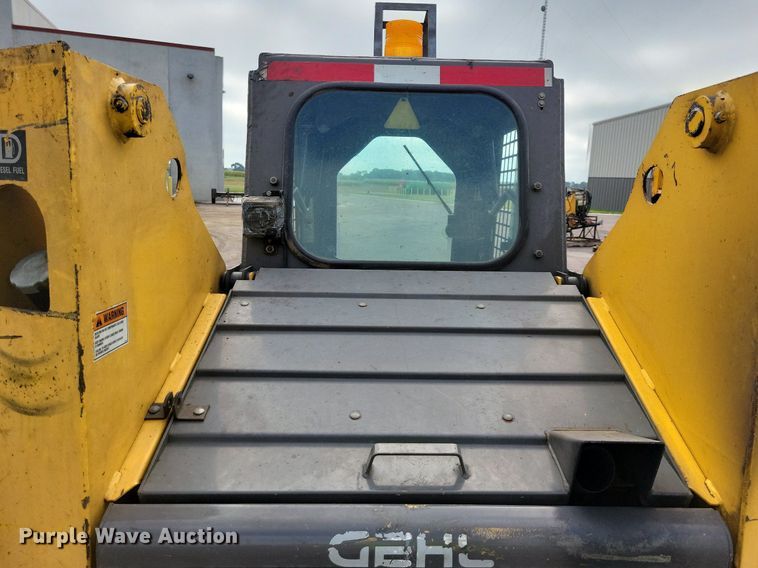 image for item DN4094 1999 Gehl 5635DX  skid steer loader