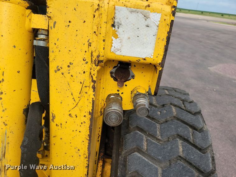 image for item DN4094 1999 Gehl 5635DX  skid steer loader