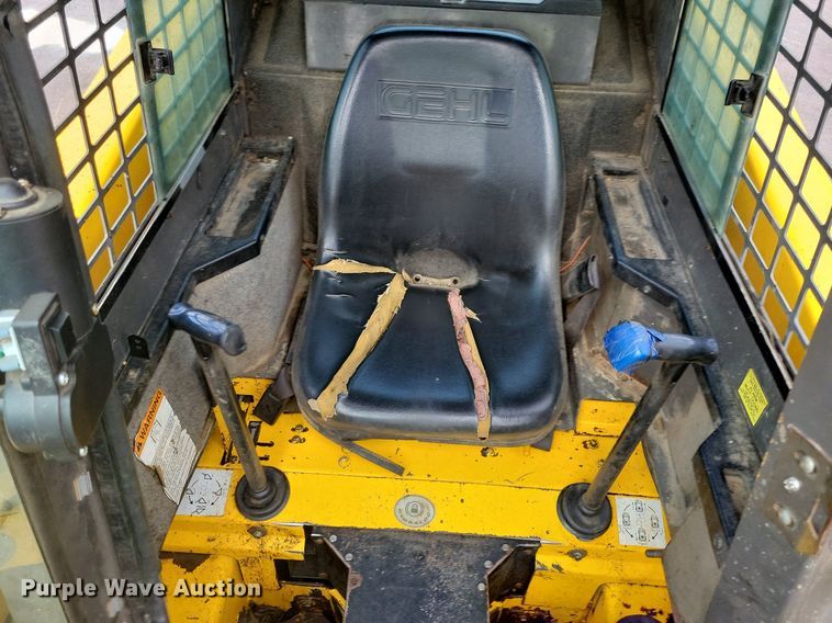 image for item DN4094 1999 Gehl 5635DX  skid steer loader