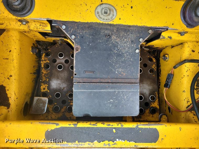 image for item DN4094 1999 Gehl 5635DX  skid steer loader