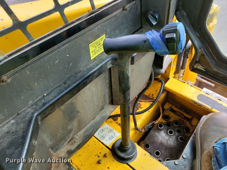 image for item DN4094 1999 Gehl 5635DX  skid steer loader