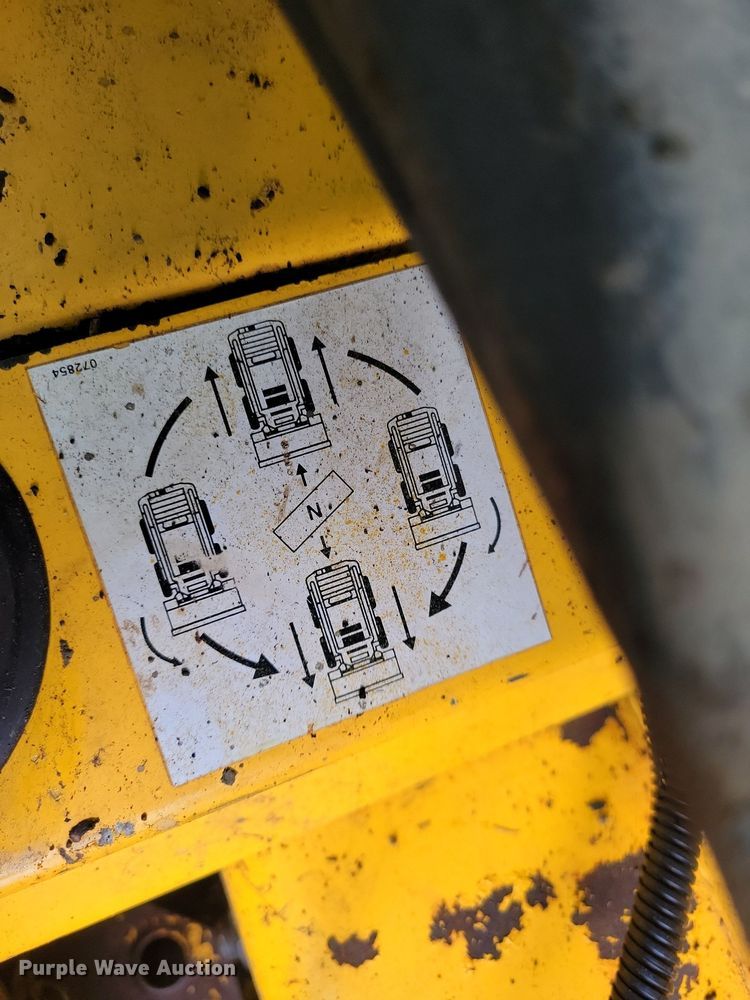 image for item DN4094 1999 Gehl 5635DX  skid steer loader