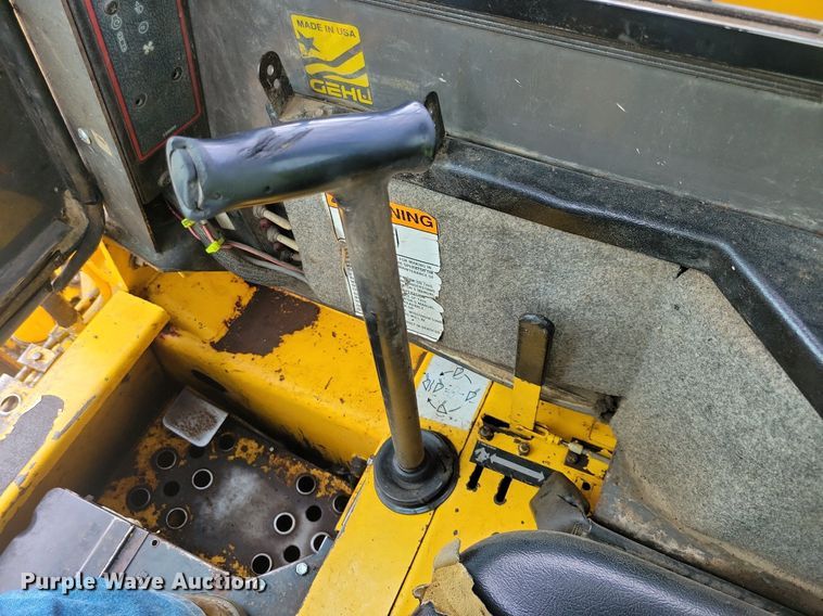 image for item DN4094 1999 Gehl 5635DX  skid steer loader