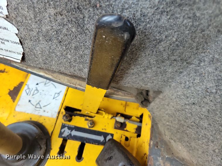 image for item DN4094 1999 Gehl 5635DX  skid steer loader