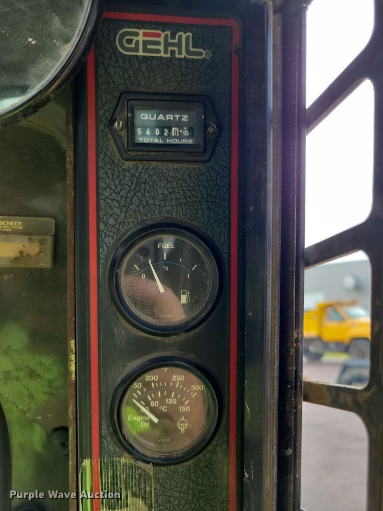image for item DN4094 1999 Gehl 5635DX  skid steer loader