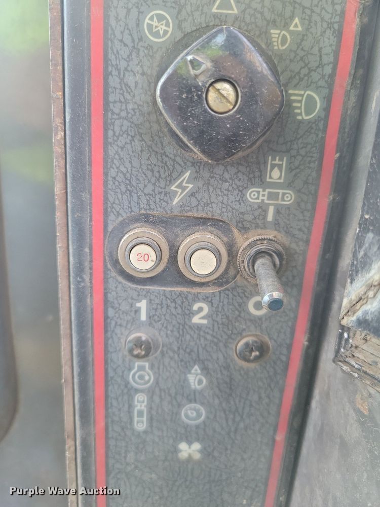 image for item DN4094 1999 Gehl 5635DX  skid steer loader