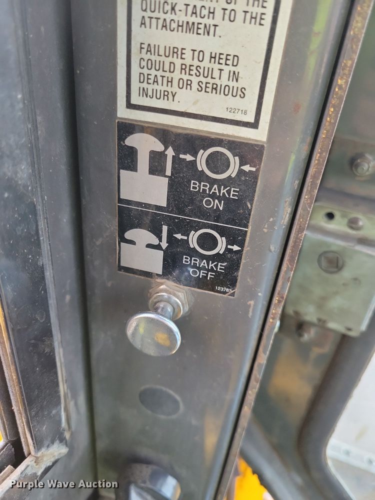 image for item DN4094 1999 Gehl 5635DX  skid steer loader