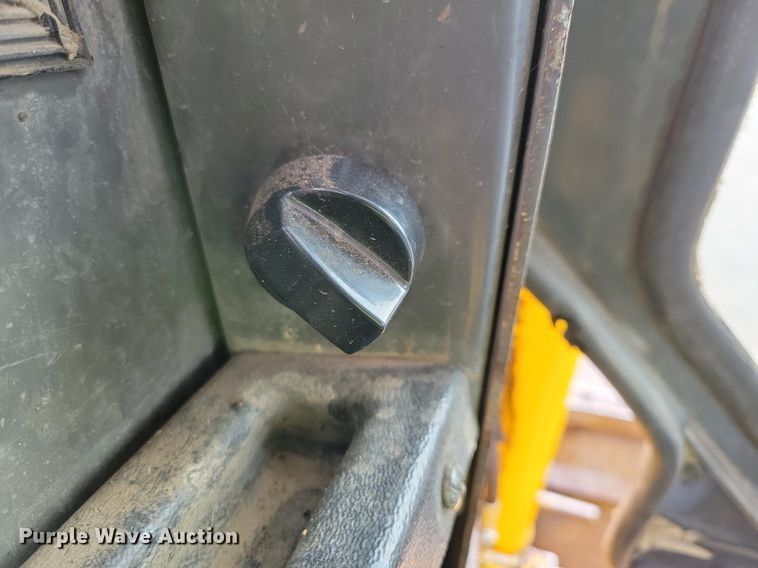 image for item DN4094 1999 Gehl 5635DX  skid steer loader