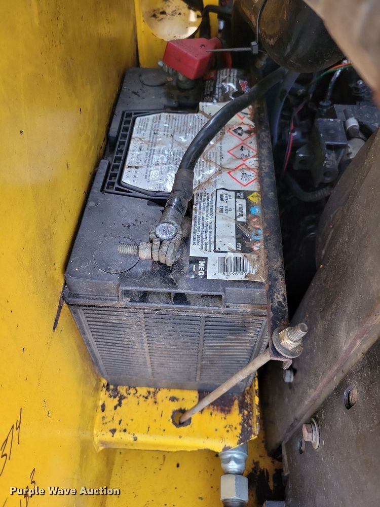 image for item DN4094 1999 Gehl 5635DX  skid steer loader