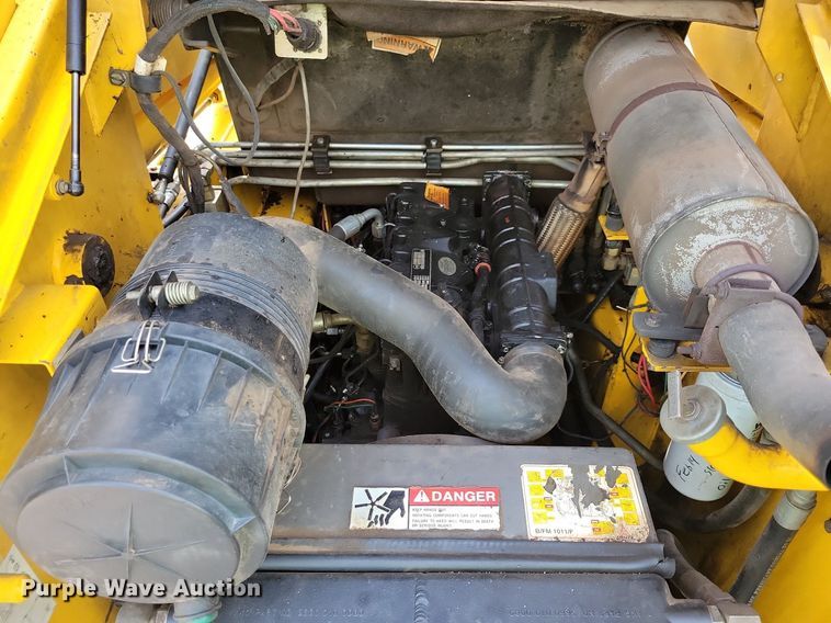 image for item DN4094 1999 Gehl 5635DX  skid steer loader