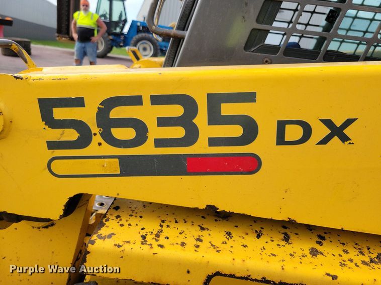 image for item DN4094 1999 Gehl 5635DX  skid steer loader